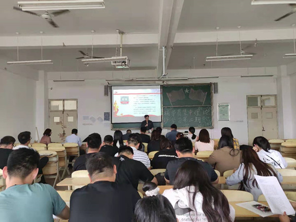 张嘉程讲课_副本.jpg 张嘉程讲课_副本.jpg