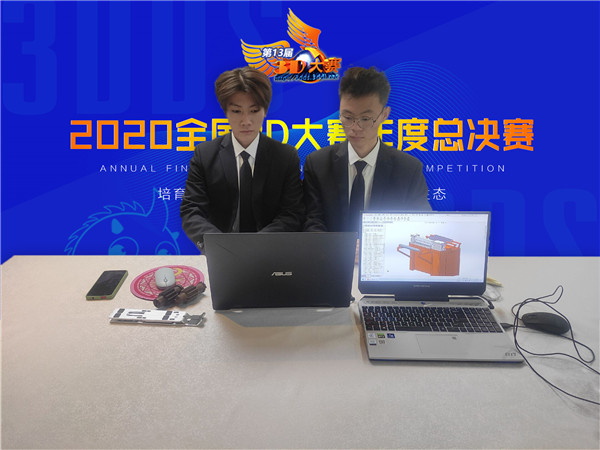 参赛队员答辩.jpg