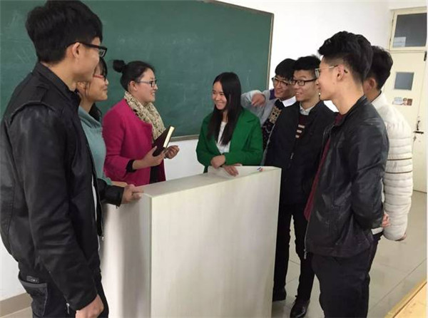 秦美娜老师(左三).jpg