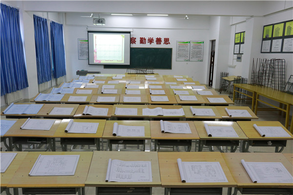建筑工程识图实训室 全景 (2).JPG